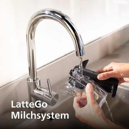 Series 5400 EP5447/90 Kaffeevollautomat Automatische Kaffeemaschine 12 Kaffeespezialitäten, mit Milchaufschäumer, LatteGo Milchsystem, Touchdisplay- 15 bar - Schwarz